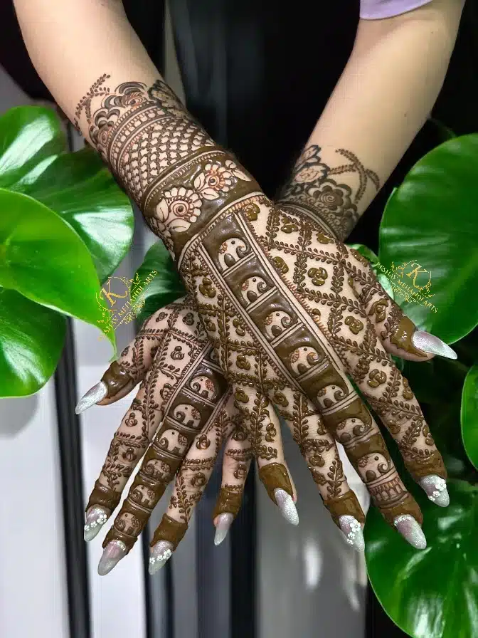 Mehandi Designs For Back Hand